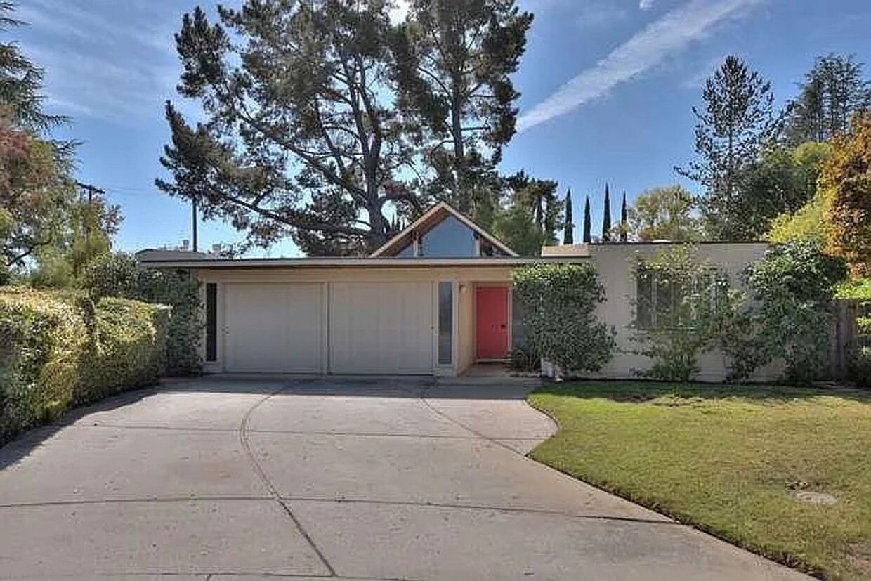 Foto principal - Gorgeous Eicher, spacious floor plan, grea...