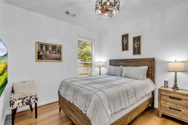 Foto del edificio - 2 Clarewood Ct