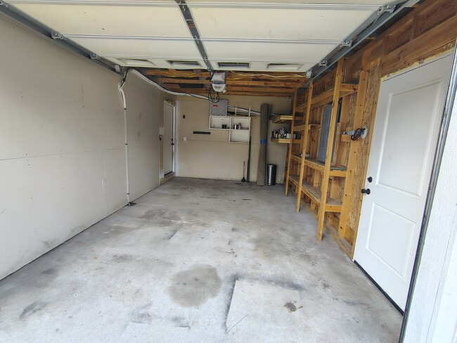 Building Photo - 11641 S Johnson Rd