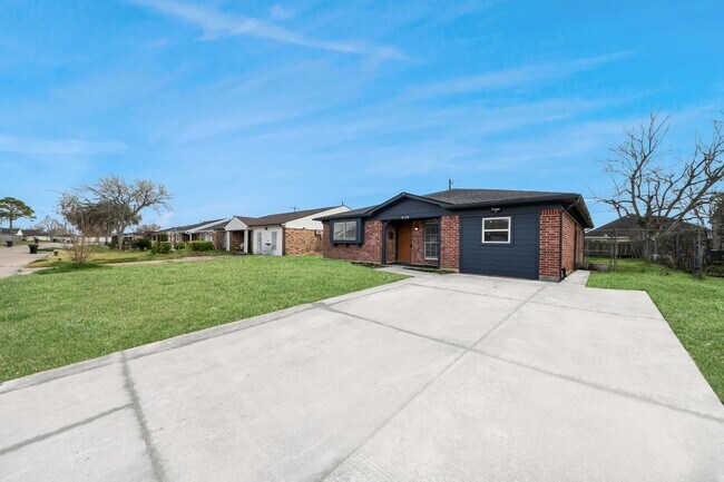 Building Photo - 4114 Fairgreen Ln
