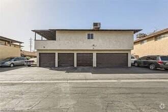 Building Photo - 2916 Karen Ave