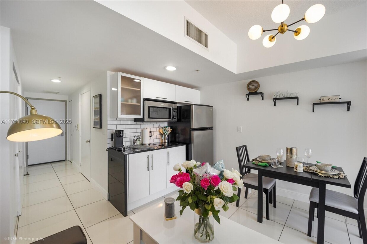 Foto principal - 1750 N Bayshore Dr