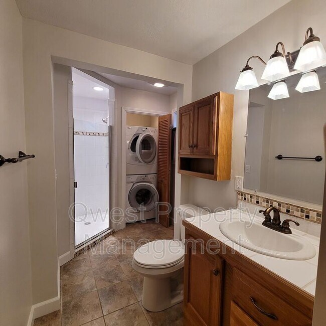 Foto del edificio - 2220 Monroe Ave NW