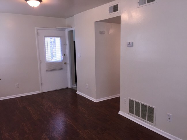 Building Photo - 44 Delta Pl NE