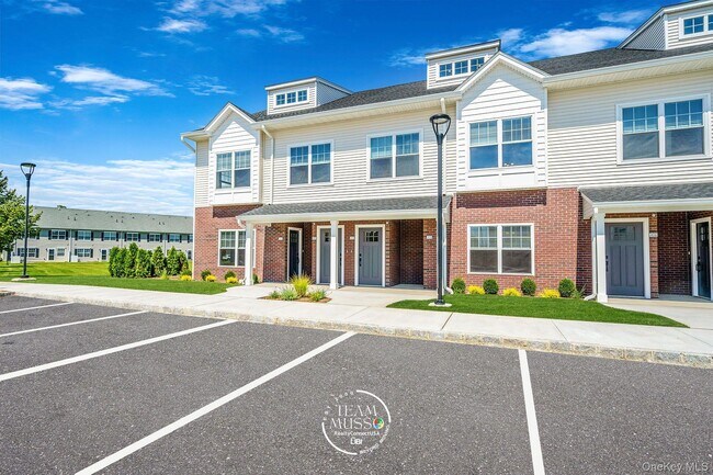Foto del edificio - 725 Eastview Dr
