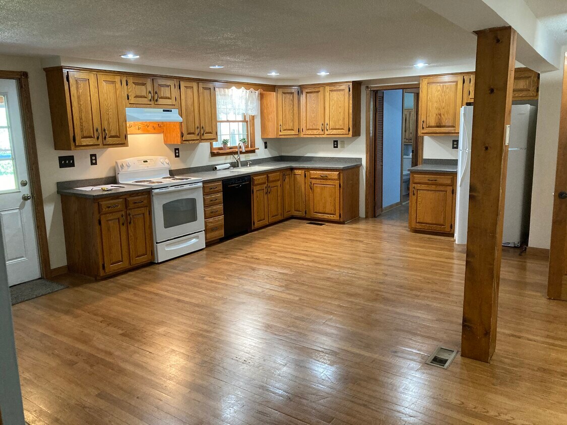 Foto principal - 221 S James St