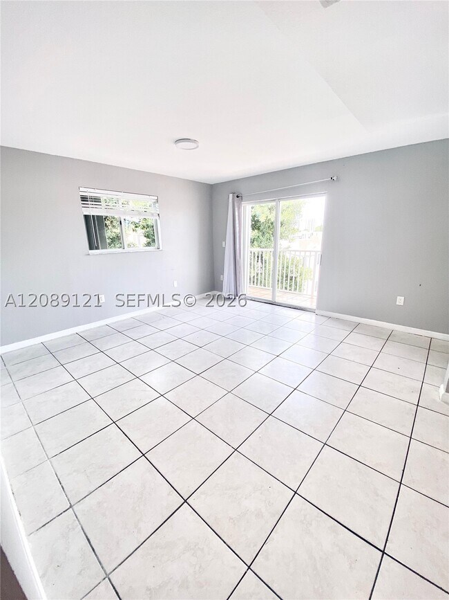 Foto del edificio - 328 NW 12th St