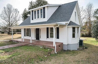 Building Photo - 708 E Main St