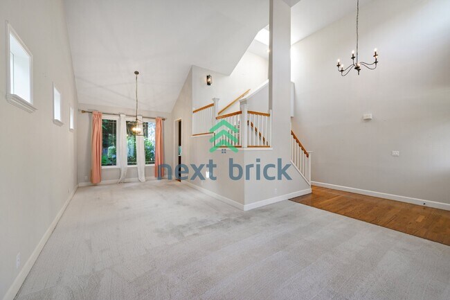 Foto del edificio - Quiet and Spacious 5-Bedroom Haven w/ 2.5 Baths – 2420 Sq Ft of Comfort Awaits!