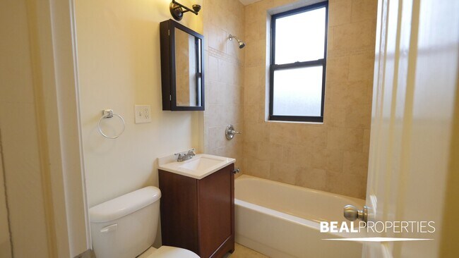 Foto del edificio - 818 W Diversey Pkwy