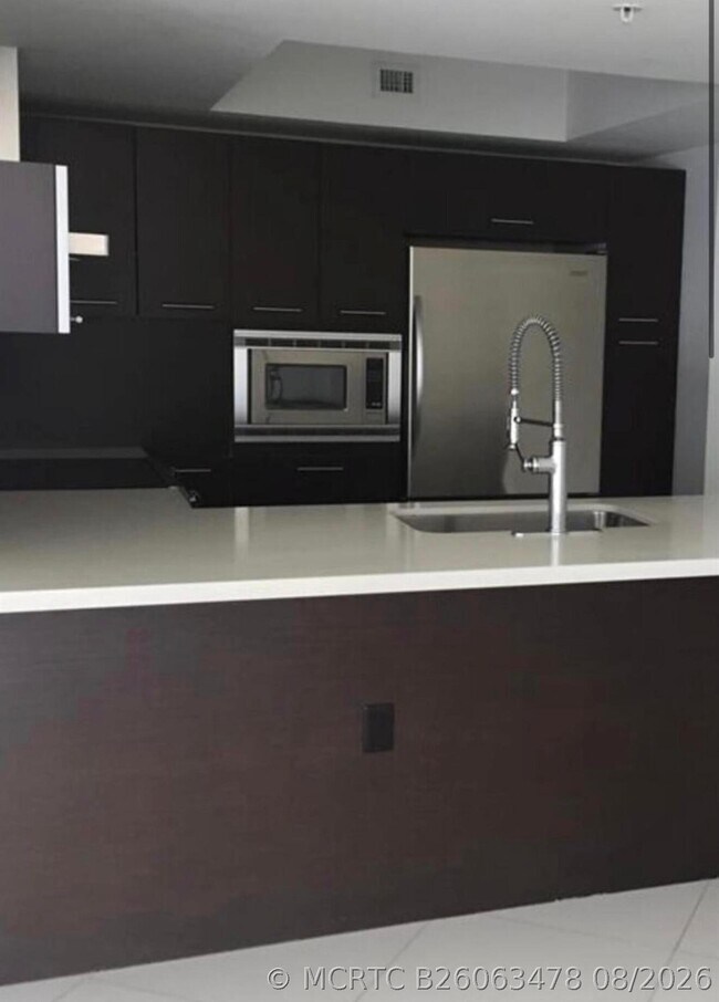 Foto del edificio - 250 Sunny Isles Blvd