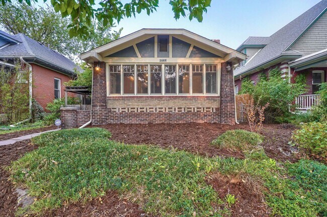 Foto del edificio - MOVE IN INCENTIVE! Remodeled Highland's Bu...