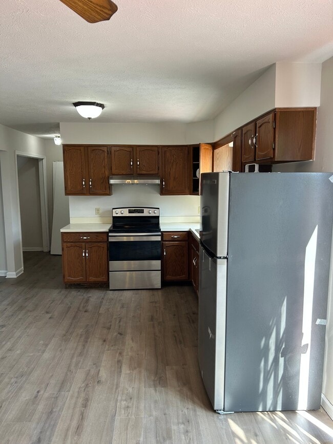 Foto del edificio - 121 Edgewood Dr