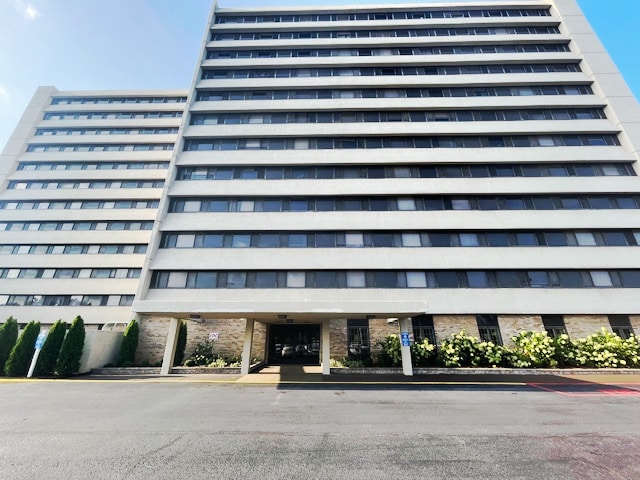 EXTERIOR DELANTERO - Presbyterian Apartments