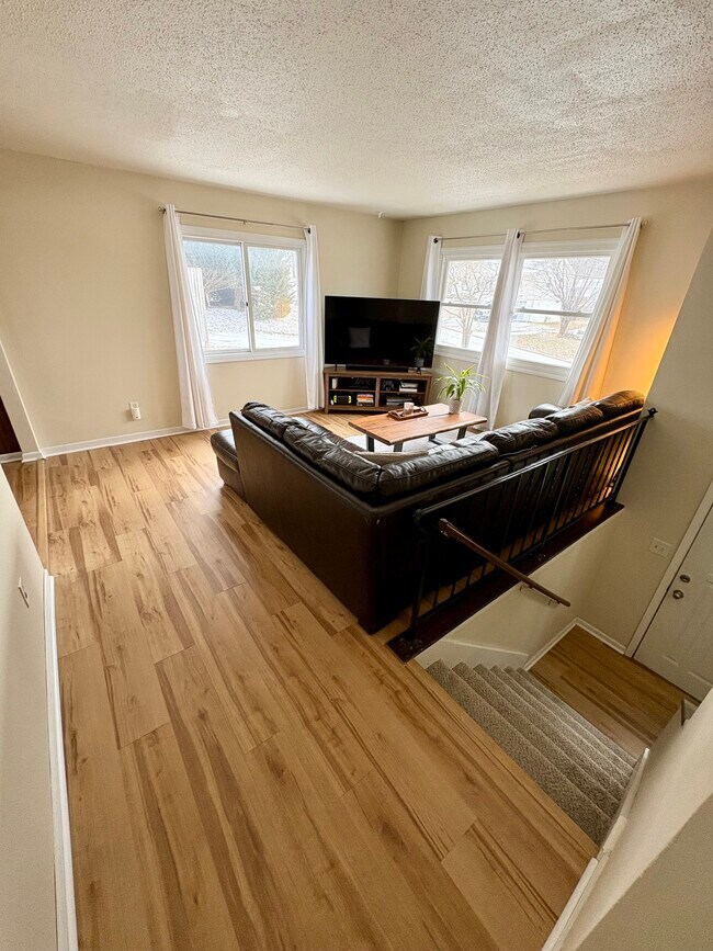 Sala de estar - 304 E Bell Ave