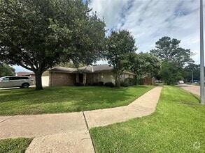 Building Photo - 22151 Pearl Lake Dr