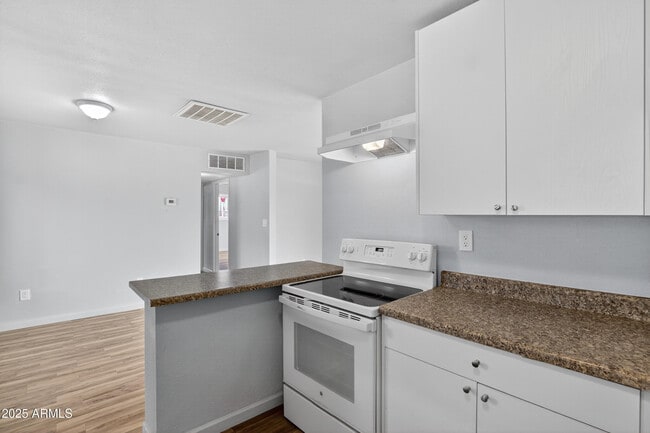 Building Photo - 1410 S 24th Ave