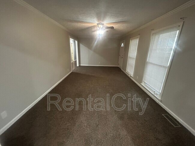 Building Photo - 23 Camellia Dr