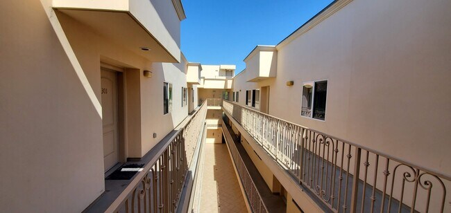Foto del edificio - 13525 Vanowen St
