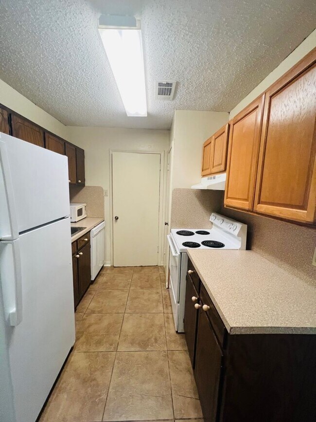 Building Photo - 6358 Quinn Drive Apt. C