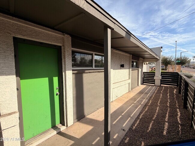 Foto del edificio - 6802 W Glendale Ave