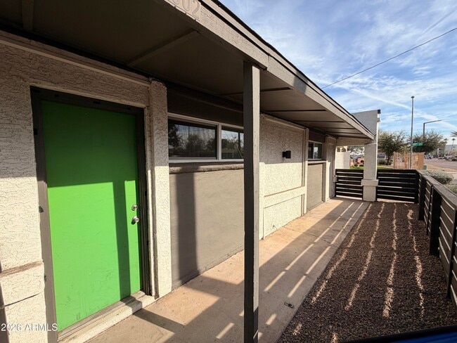 Building Photo - 6802 W Glendale Ave