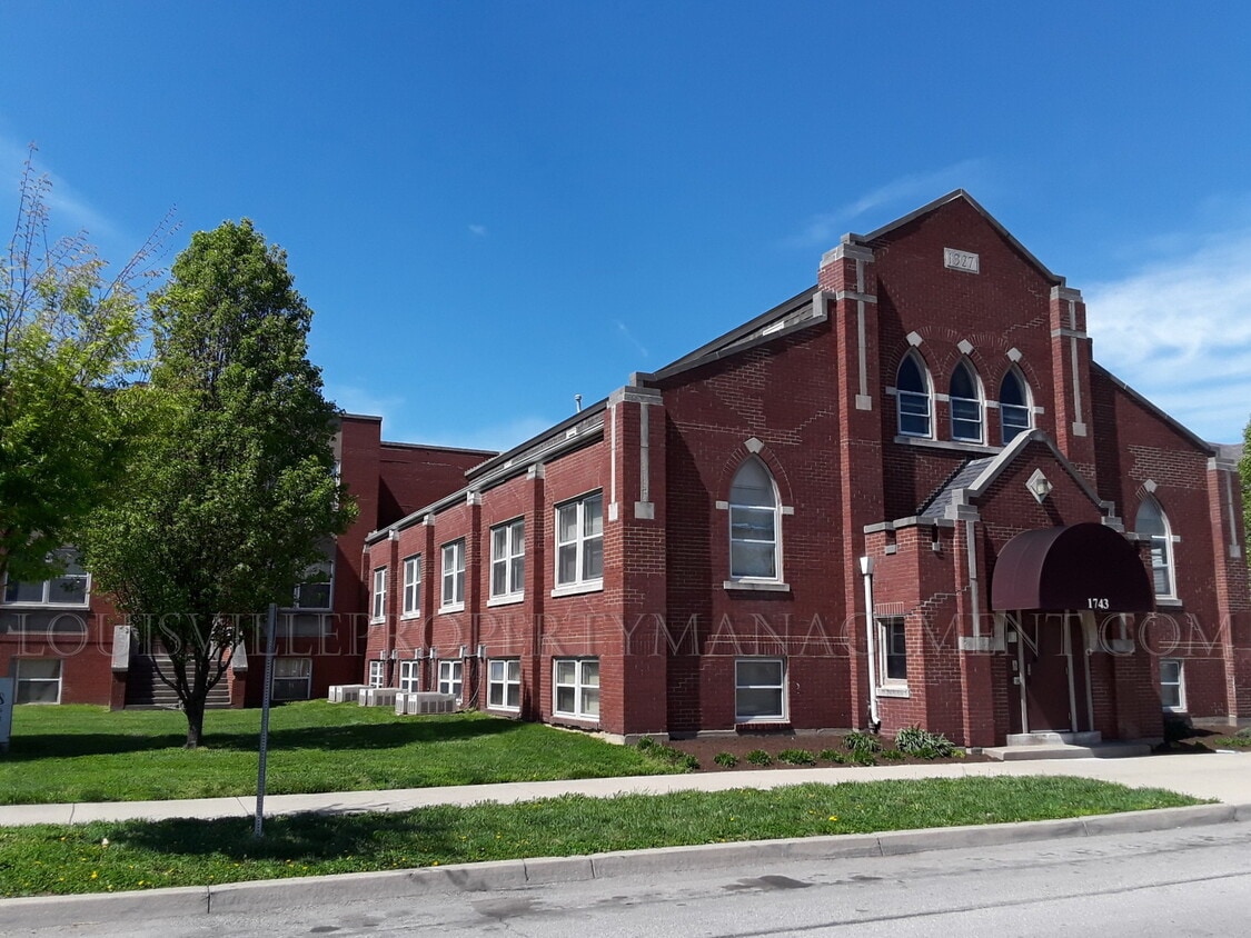 1743 Culbertson Ave Unit 7, New Albany, IN 47150 Room for Rent in New