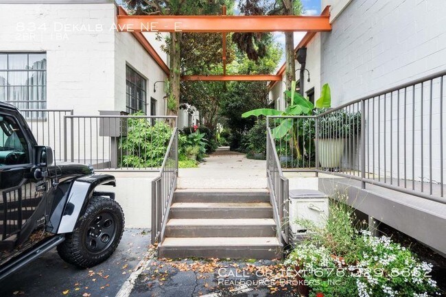 Foto del edificio - 834 DeKalb Ave NE
