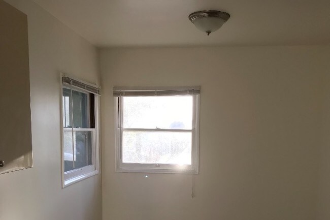Foto del edificio - 940 N Cedar St
