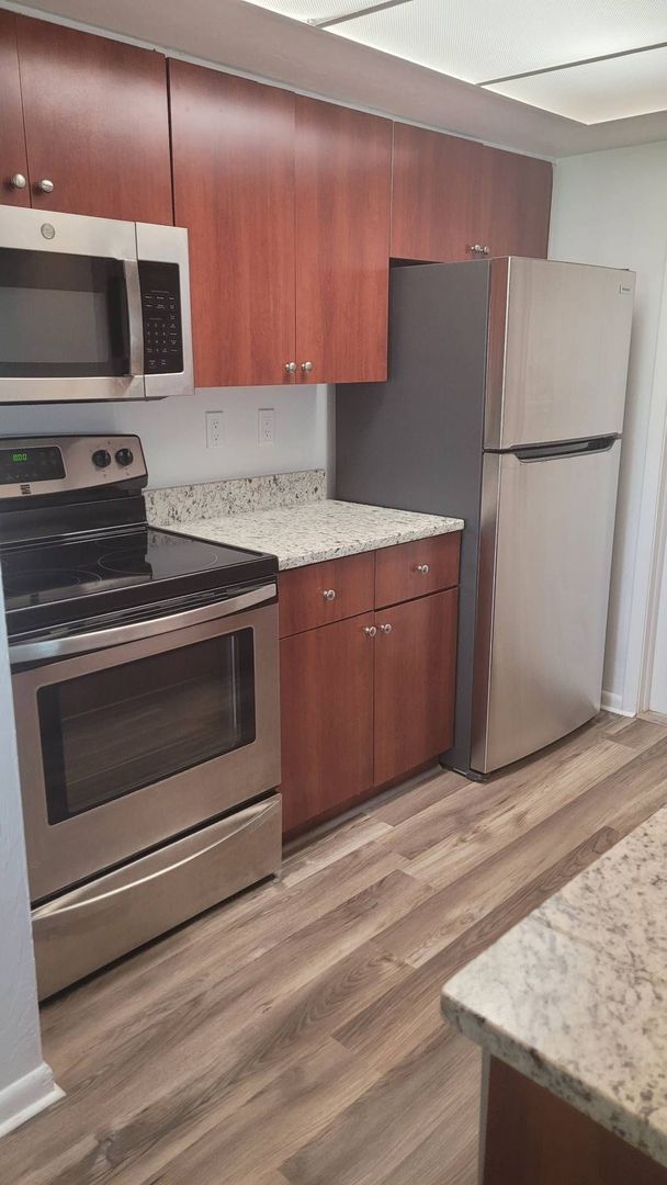 Building Photo - 3/2/1 Completely remodeled unit! Available...