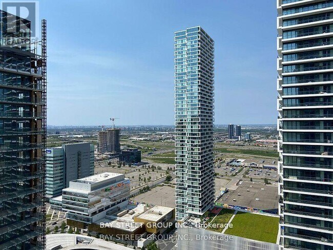 Photo du bâtiment - 1000-1000 Portage Pkwy