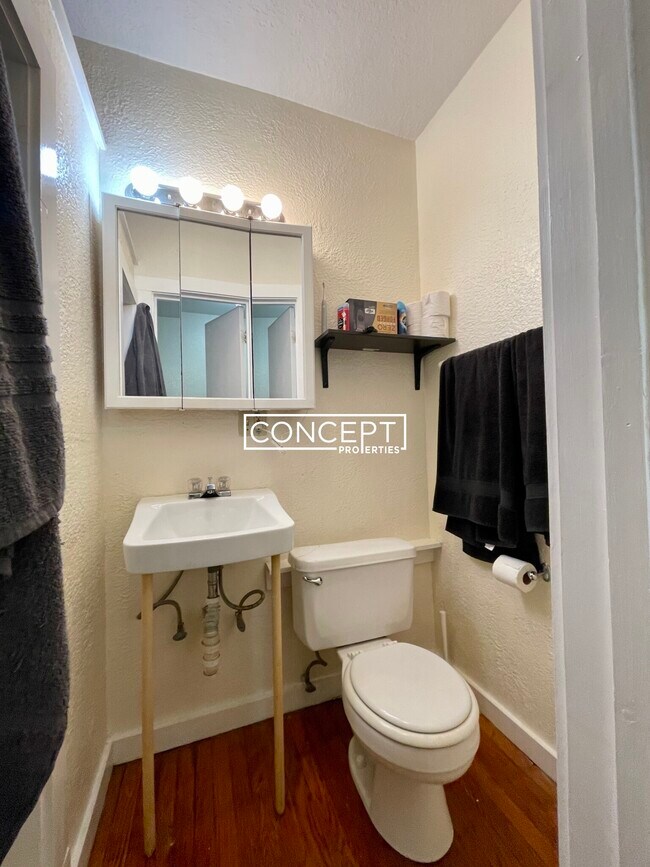 Building Photo - 72 Revere St