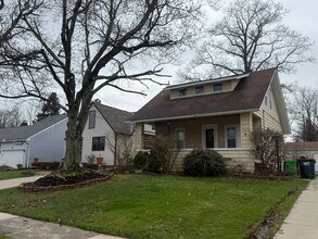 Building Photo - 1612 Parker Dr