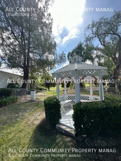Building Photo - - Custom Single Story POOL Home in Bear Cr...