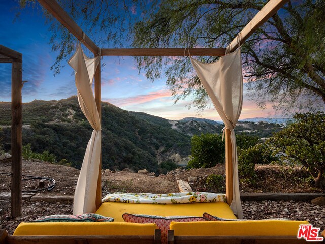 Foto del edificio - 2693 Old Topanga Canyon Rd
