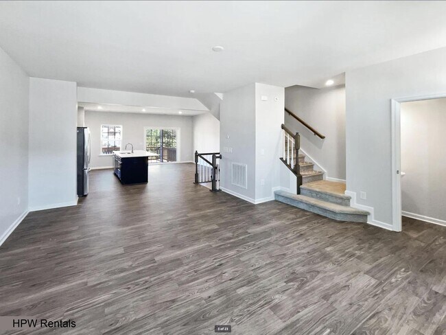 Building Photo - 3-Story End Unit Townhome with 3 Beds, 3 B...