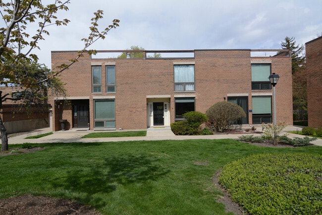 Building Photo - 11 Willow Tree Ct