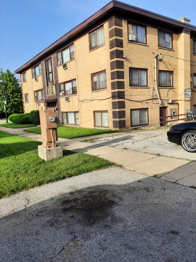 Primary Photo - 3001 Saint Charles Rd