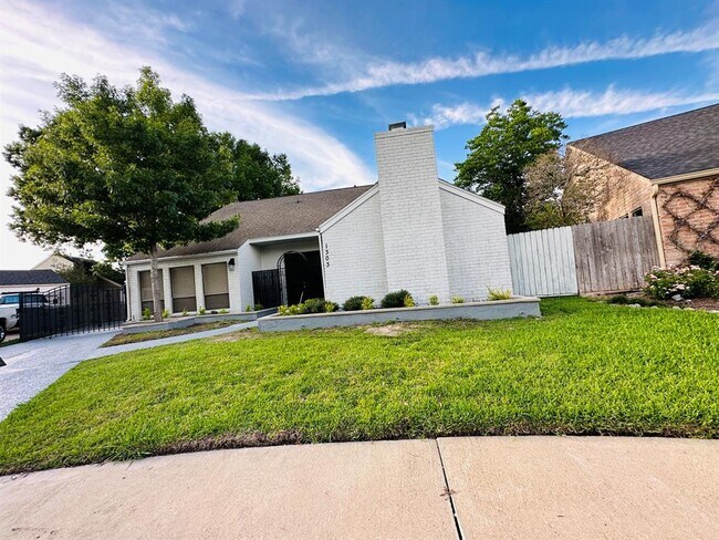 Building Photo - 1303 Ambergate Dr