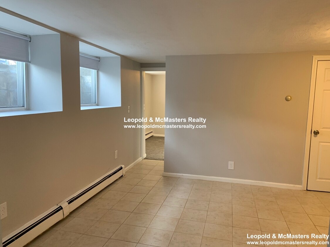 Primary Photo - 21 Linden St