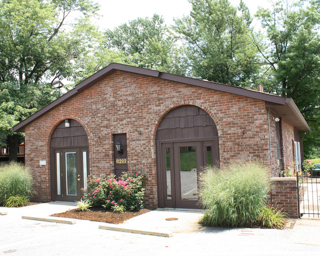 Leasing Center - Four Worlds Apartments