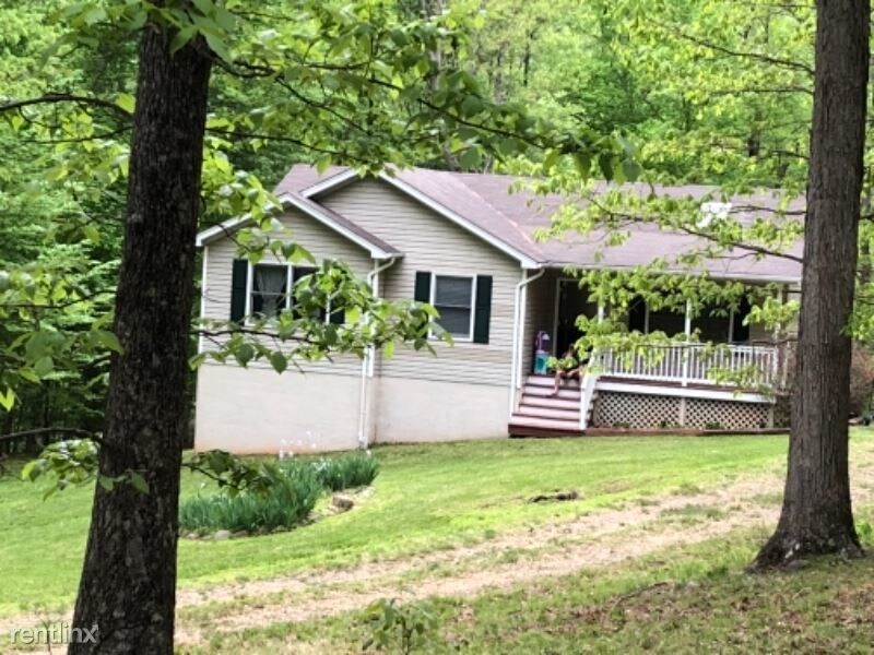 Primary Photo - 3 br, 2 bath House - 177 Lakeshore Dr