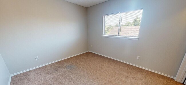 Foto del edificio - 7900 Rosenberry Dr