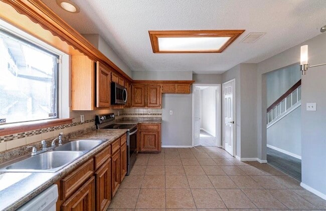 Building Photo - 2714 Owens Cross Dr