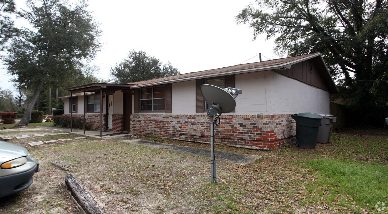 Building Photo - 1000-1002 E Johnson Ave
