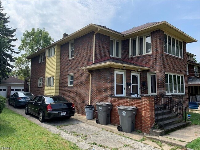 Building Photo - 135 E Philadelphia Ave