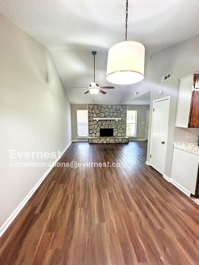 Building Photo - 105 Meadowlark Pl