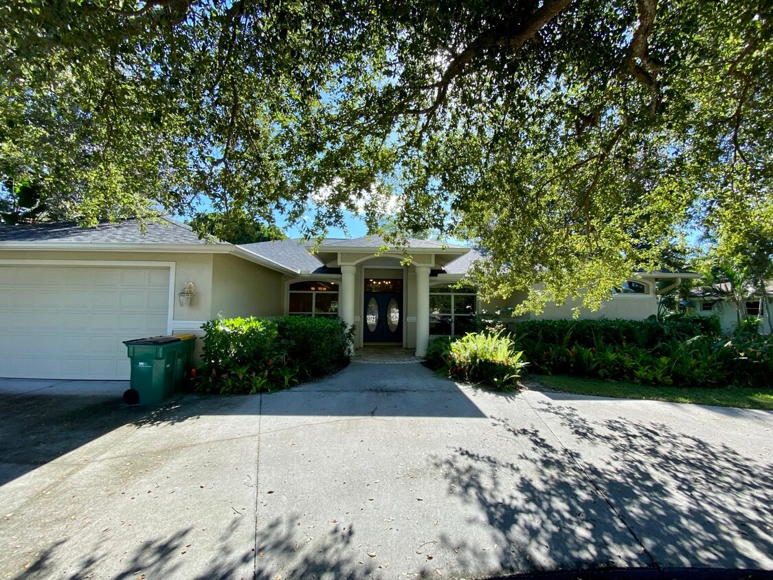 200 Fairway Cir, Naples, FL 34110 House Rental in Naples, FL