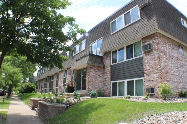 Building Photo - 2600 Bryant Ave S