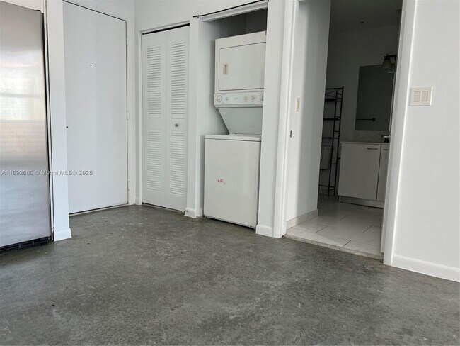 Building Photo - 133 NE 2nd Ave